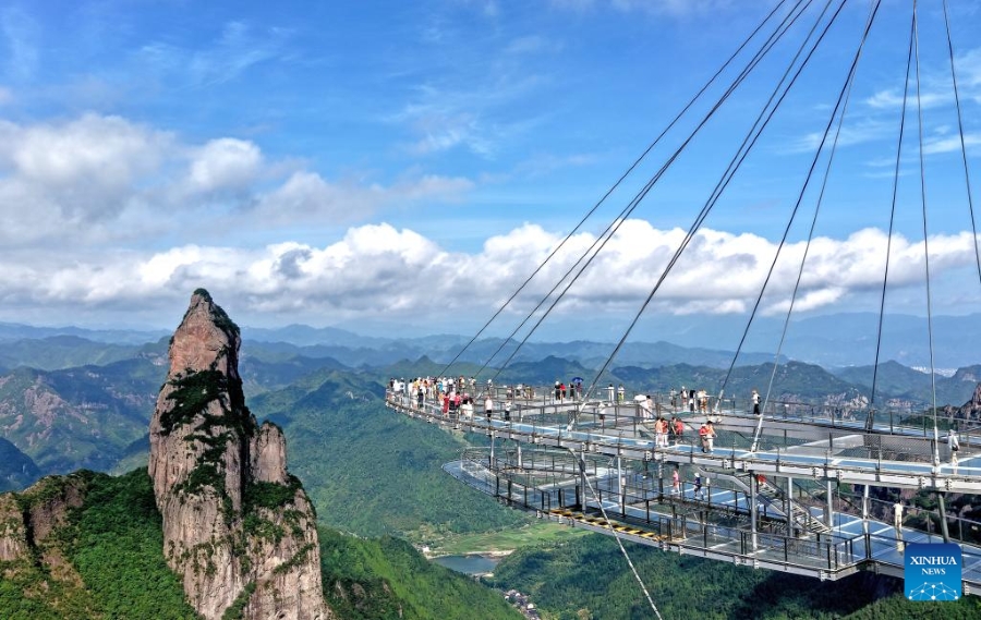 Molte località della Cina entrano nell'alta stagione turistica