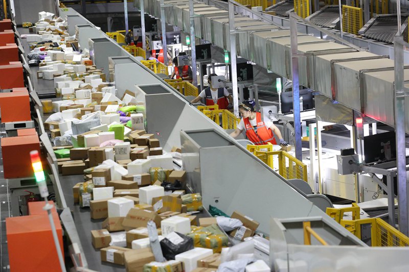 Cina: volume affari consegne espresse oltre 100 miliardi di colli