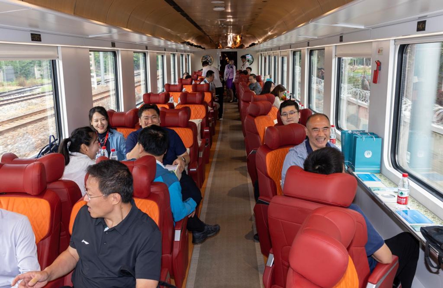 Il primo treno turistico della regione Beijing-Tianjin-Hebei parte da Beijing