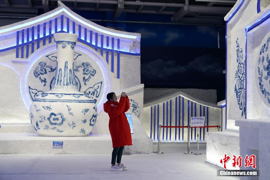 Incontro con il ghiaccio d'estate: Galleria d'Arte Glaciale dell'Isola del Sole di Harbin apre le porte ai visitatori