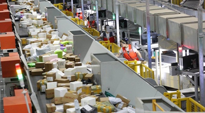 Cina: volume affari consegne espresse oltre 100 miliardi di colli