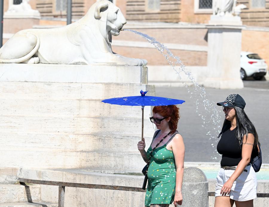 L'ondata di caldo estremo provoca incendi e vittime in tutta Italia