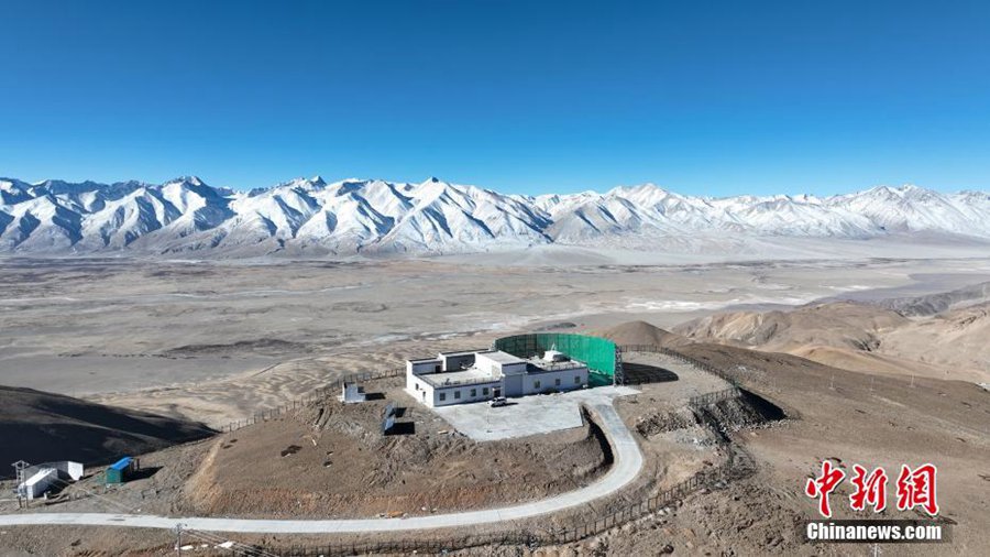 Telescopio sul tetto del mondo inizia la caccia alle frequenze più antiche del Big Bang
