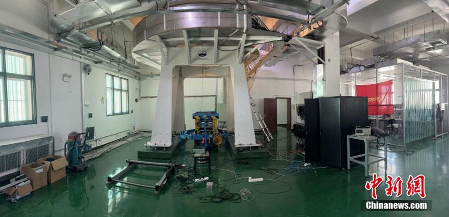 Telescopio sul tetto del mondo inizia la caccia alle frequenze più antiche del Big Bang