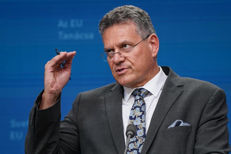 L'Italia sollecita al dialogo con gli Stati Uniti mentre gli aumenti dei dazi minacciano miliardi di perdite