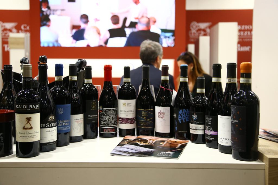 L'Italia sollecita al dialogo con gli Stati Uniti mentre gli aumenti dei dazi minacciano miliardi di perdite