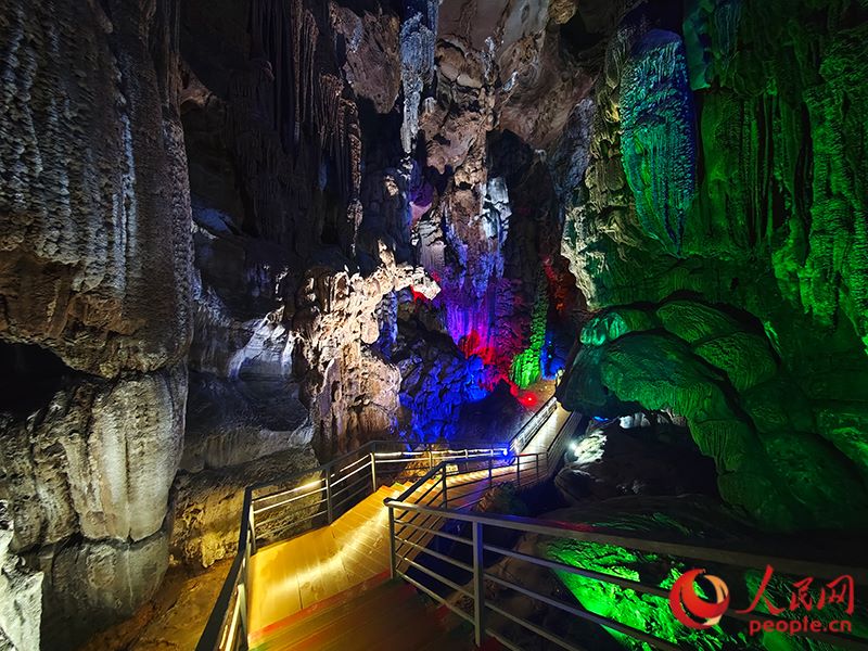 La finestra sul cielo del Monte Jinzhong, Guilin