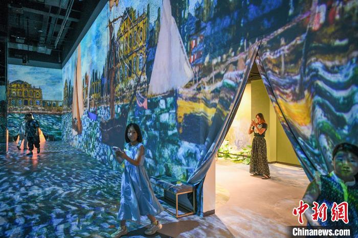 Tianjin: Un edificio di parcheggio trasformato in museo d'arte
