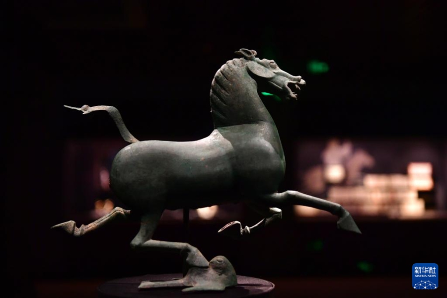 Il cavallo al galoppo in bronzo. (13 maggio 2022 - Xinhua/Chen Bin)