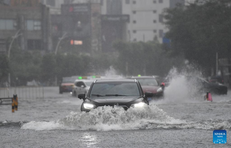 La Cina aumenta il livello di risposta di emergenza al tifone Wipha in Guangdong e Hainan