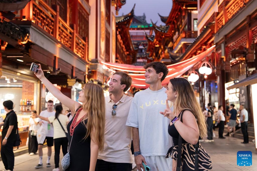 Turismo in entrata a Shanghai si intensifica con l'ondata di viaggi estivi
