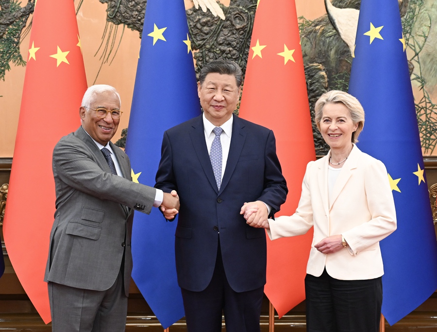 Xi Jinping incontra il Presidente del Consiglio Europeo António Costa e la Presidente della Commissione Europea Ursula von der Leyen