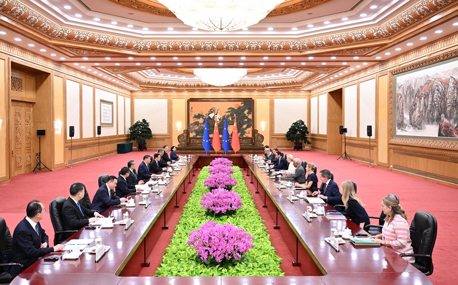 Xi Jinping incontra il Presidente del Consiglio Europeo António Costa e la Presidente della Commissione Europea Ursula von der Leyen