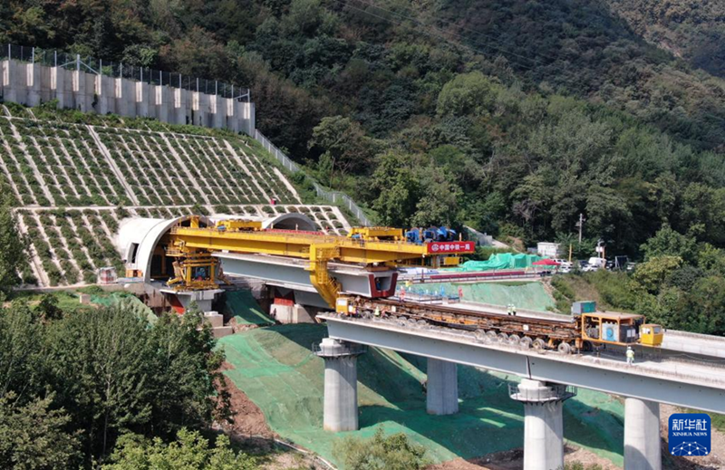 Completata la costruzione del ponte lungo la ferrovia ad alta velocità Xi'an-Ankang