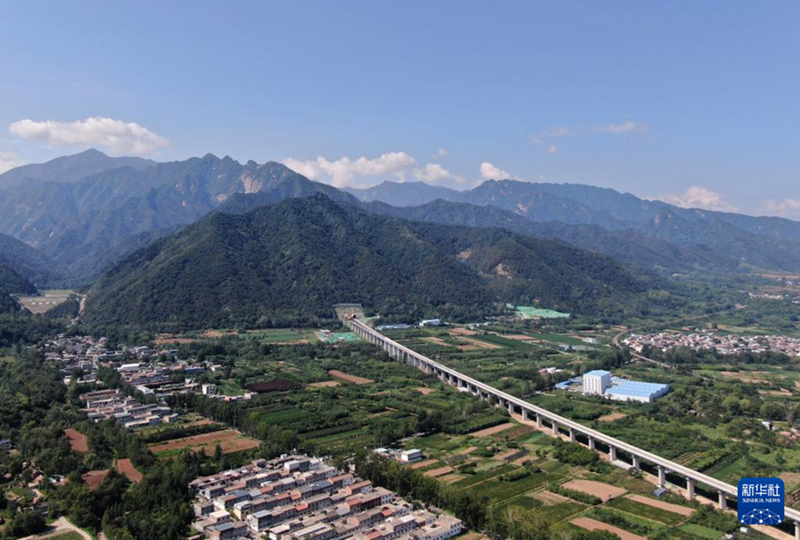 Completata la costruzione del ponte lungo la ferrovia ad alta velocità Xi'an-Ankang