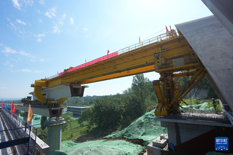 Completata la costruzione del ponte lungo la ferrovia ad alta velocità Xi'an-Ankang