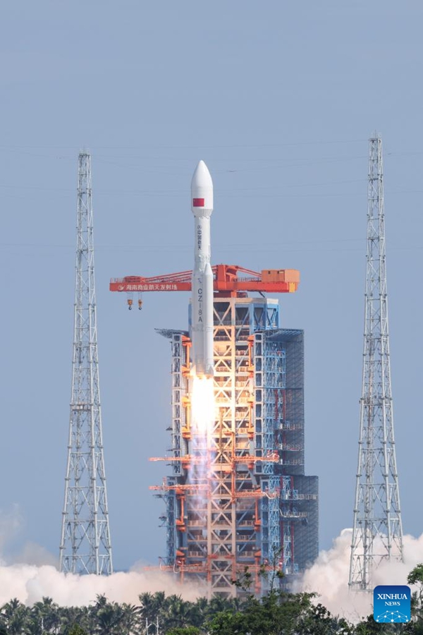 La Cina lancia un gruppo di satelliti in orbita terrestre bassa