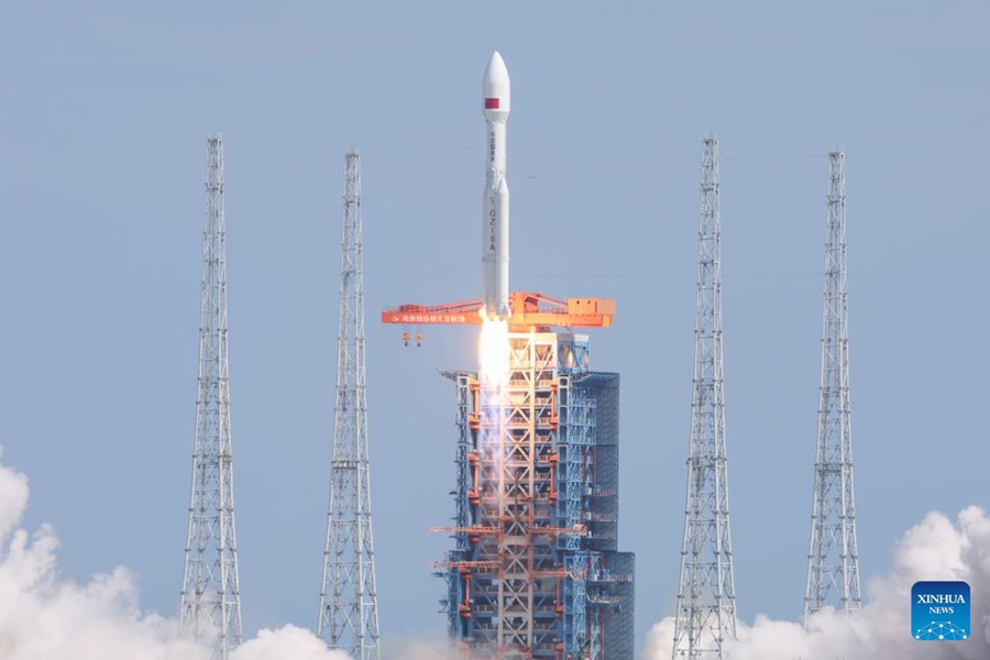 La Cina lancia un gruppo di satelliti in orbita terrestre bassa