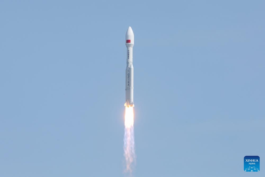 La Cina lancia un gruppo di satelliti in orbita terrestre bassa