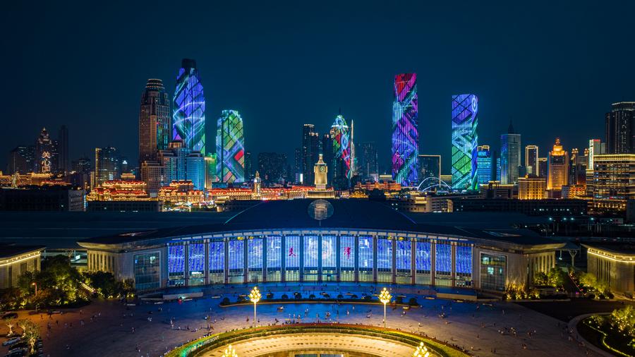 Tianjin potenzia gli impianti di illuminazione lungo il fiume Haihe