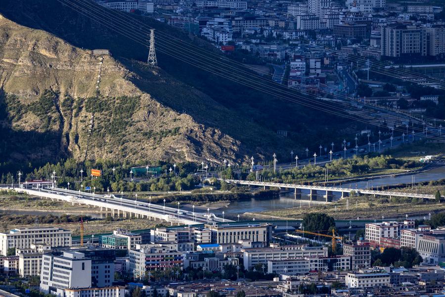Ponti di Lhasa incarnano lo sviluppo dello Xizang