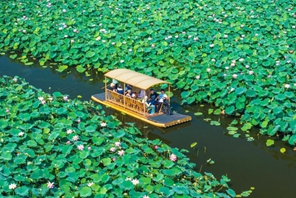 Molte località della Cina entrano nell'alta stagione turistica