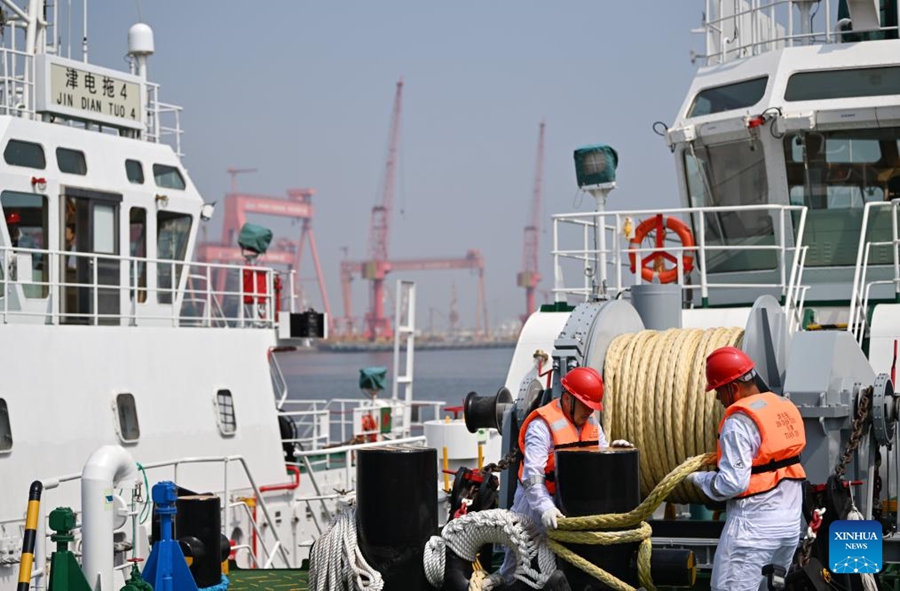 Rimorchiatori totalmente elettrici salpano nel porto di Tianjin