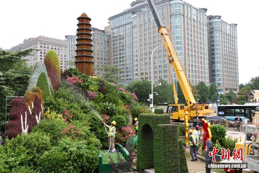 Beijing, in costruzione le aiuole tematiche per l'80º anniversario della vittoria nella Guerra di Resistenza del Popolo Cinese