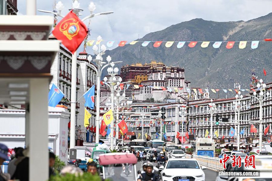 60º anniversario della fondazione della Regione Autonoma dello Xizang, atmosfera festosa a Lhasa