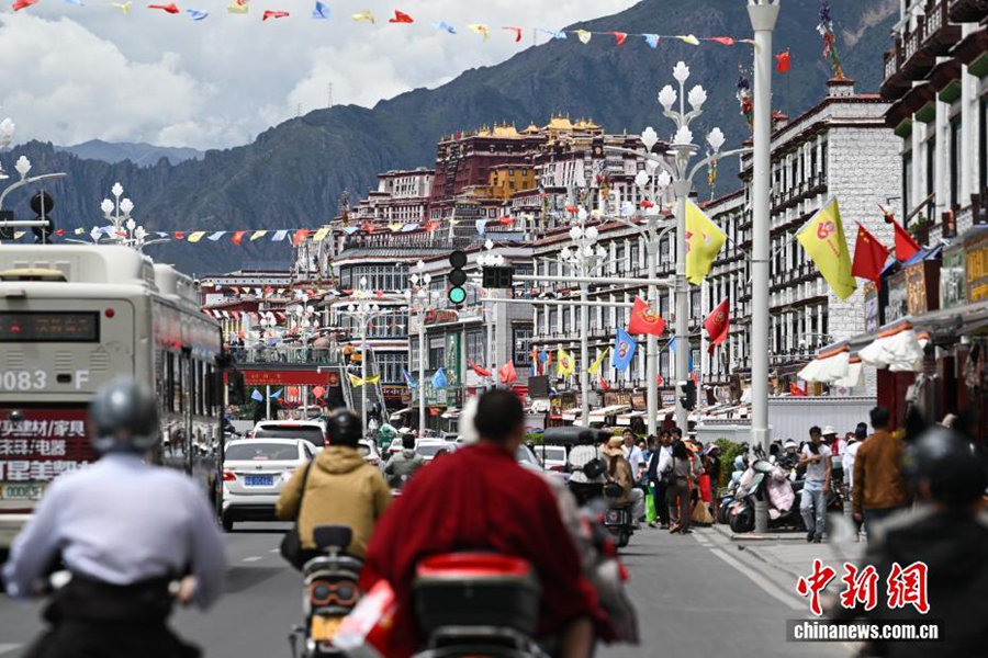 60º anniversario della fondazione della Regione Autonoma dello Xizang, atmosfera festosa a Lhasa