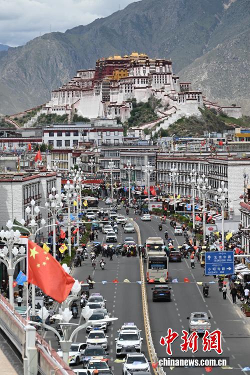 60º anniversario della fondazione della Regione Autonoma dello Xizang, atmosfera festosa a Lhasa
