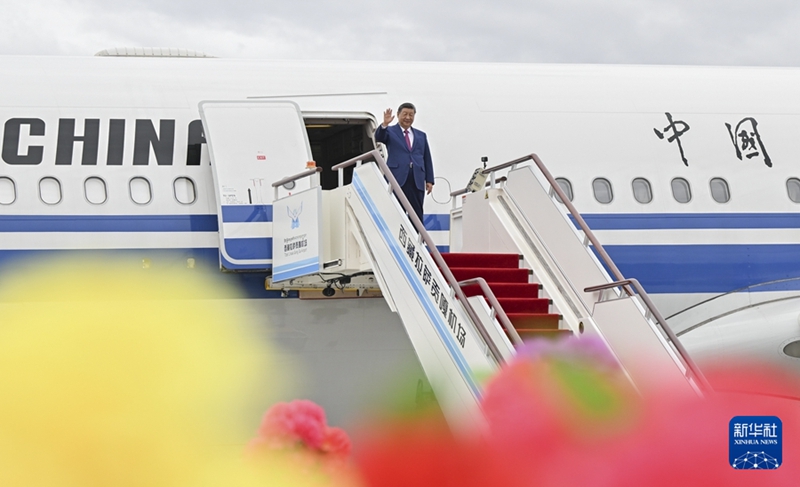 Xi Jinping arriva a Lhasa per celebrazioni il 60º anniversario della fondazione della Regione Autonoma dello Xizang