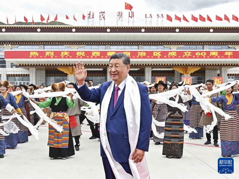 Xi Jinping arriva a Lhasa per celebrazioni il 60º anniversario della fondazione della Regione Autonoma dello Xizang