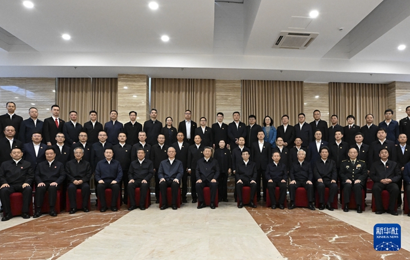 Incontro tra Xi Jinping e i rappresentanti di tutte le etnie e dei settori sociali dello Xizang