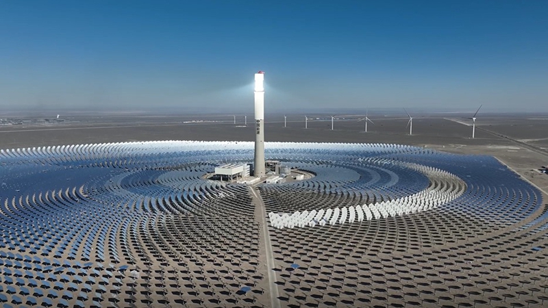 Follow Xi - Vent'anni di acque cristalline e montagne lussureggianti: la tecnologia solare concentrata della Cina illumina un futuro verde globale
