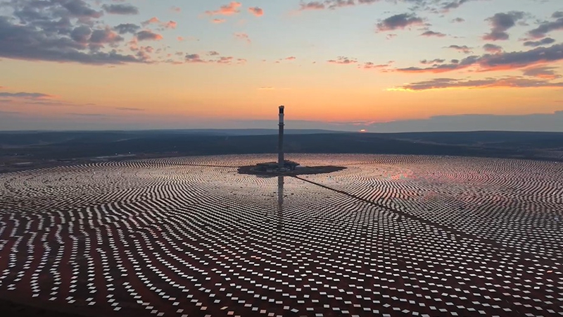 Progetto della centrale solare termodinamica Redstone da 100 MW a torre di sali fusi a Postmasburg, nella provincia del Capo Settentrionale, Sudafrica. （Kgotso Meshak Mogashoa）