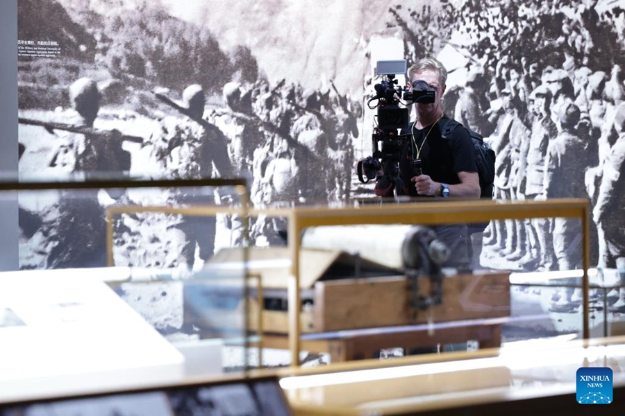 Giornalisti cinesi e stranieri visitano il Museo della Guerra di Resistenza del Popolo Cinese contro l'Aggressione Giapponese a Beijing