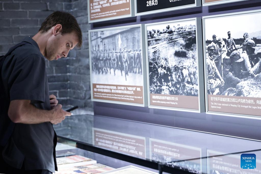 Giornalisti cinesi e stranieri visitano il Museo della Guerra di Resistenza del Popolo Cinese contro l'Aggressione Giapponese a Beijing