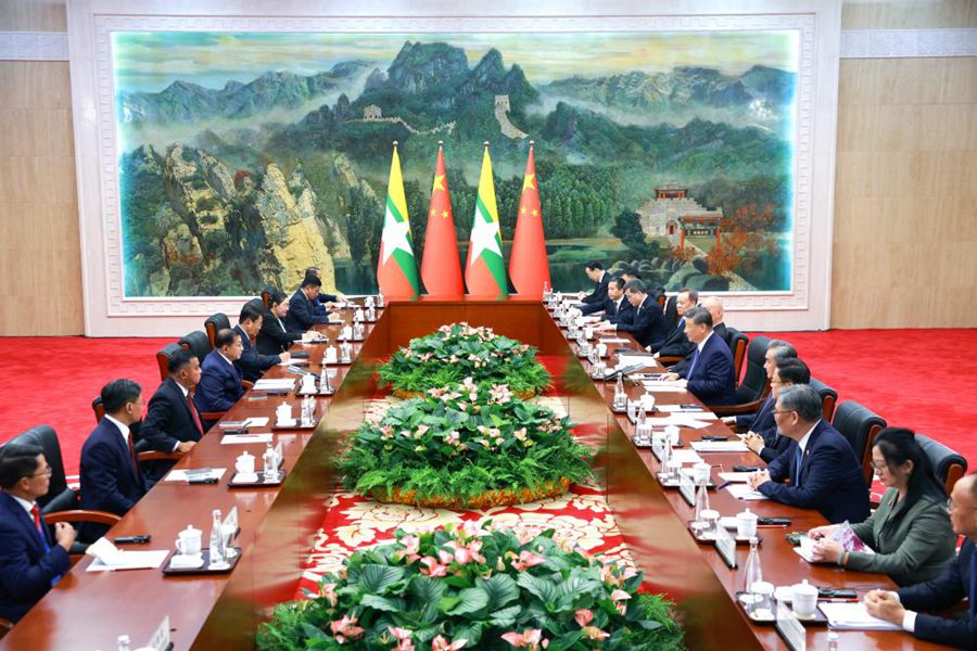 Xi Jinping incontra il Presidente ad interim di Myanmar Min Aung Hlaing