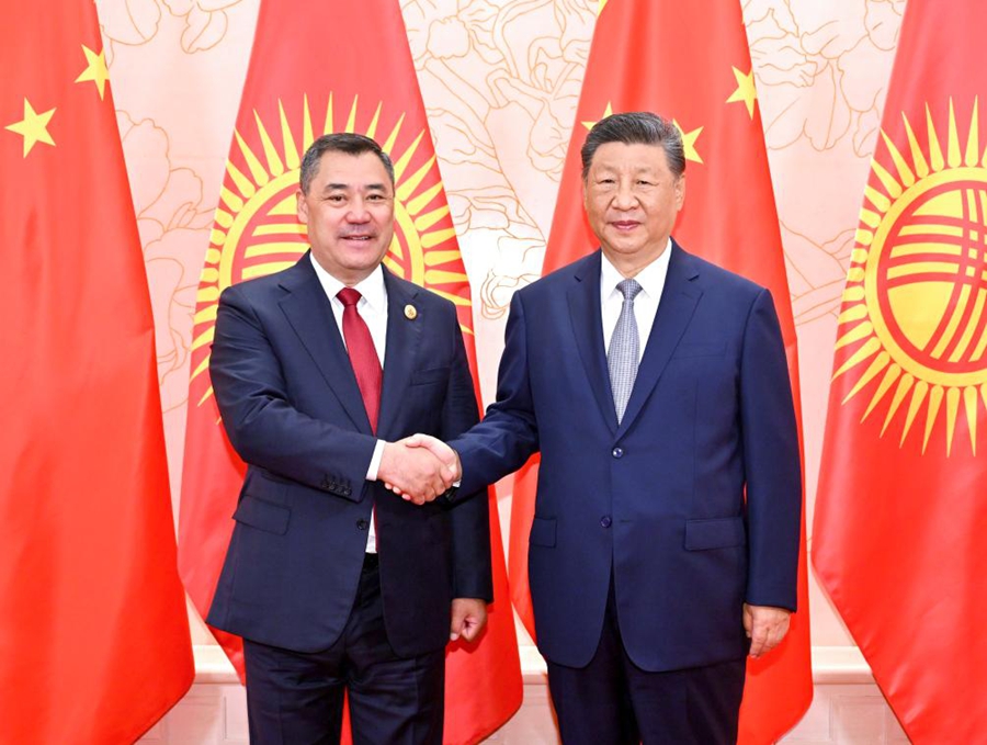 Xi Jinping incontra il Presidente del Kirghizistan Sadyr Nurgozhoevich Japarov