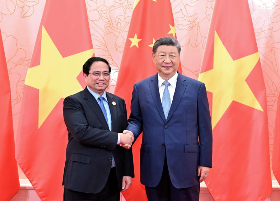 Xi Jinping incontra il Premier vietnamita Phạm Minh Chính