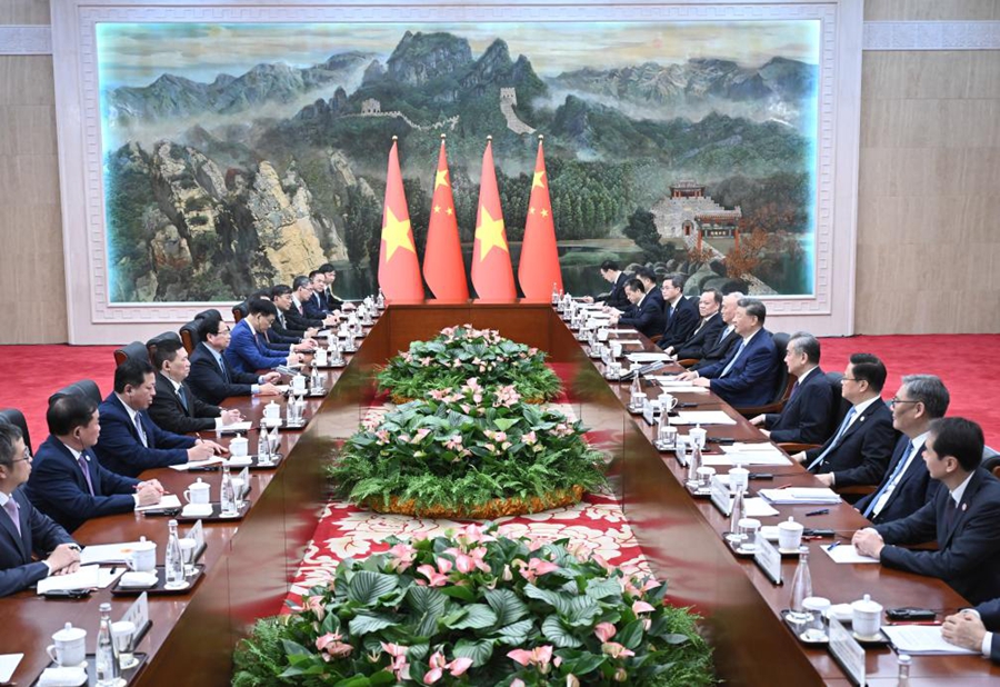 Xi Jinping incontra il Premier vietnamita Phạm Minh Chính