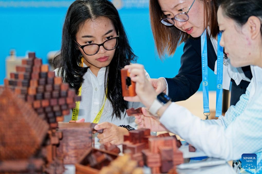Uno sguardo all'area esperienziale del patrimonio culturale immateriale al centro stampa del Vertice SCO 2025 a Tianjin