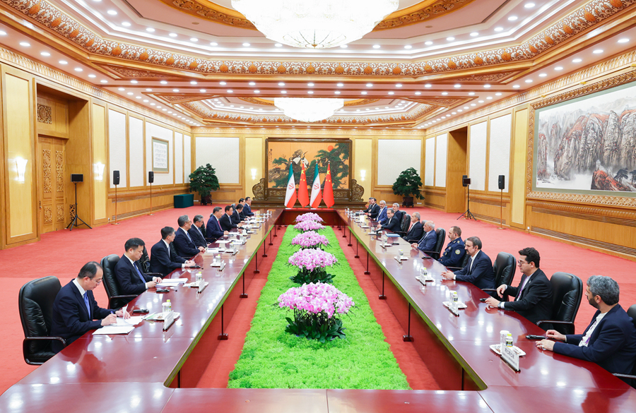 Xi Jinping incontra il Presidente iraniano Masoud Pezeshkian