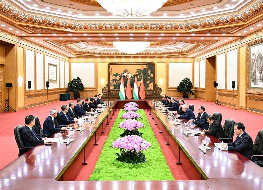 Xi Jinping incontra il Presidente tagico Emomali Rahmon