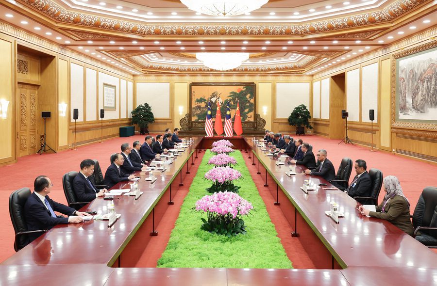 Xi Jinping incontra il Primo Ministro della Malesia Anwar Ibrahim