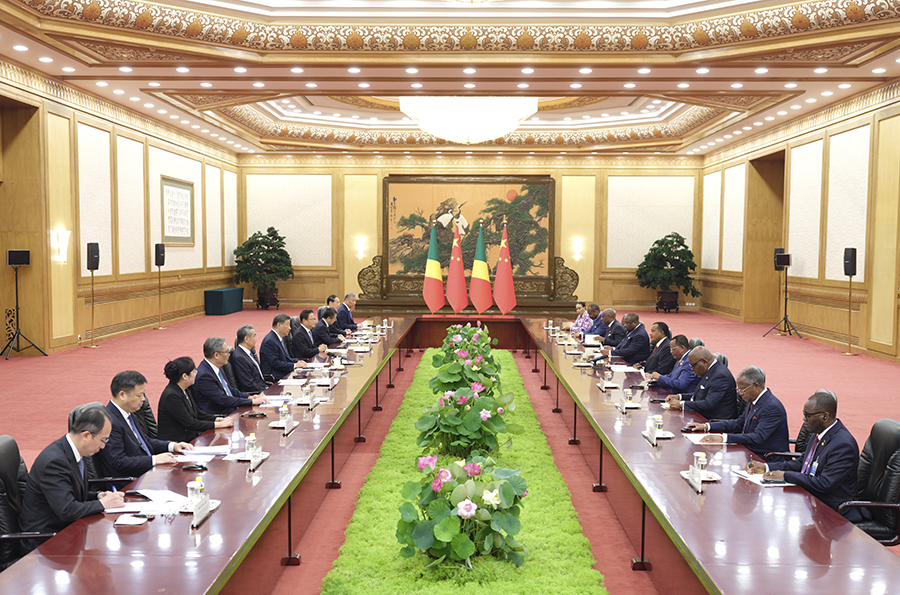 Xi Jinping incontra il Presidente del Congo (Brazzaville) Denis Sassou-Nguesso
