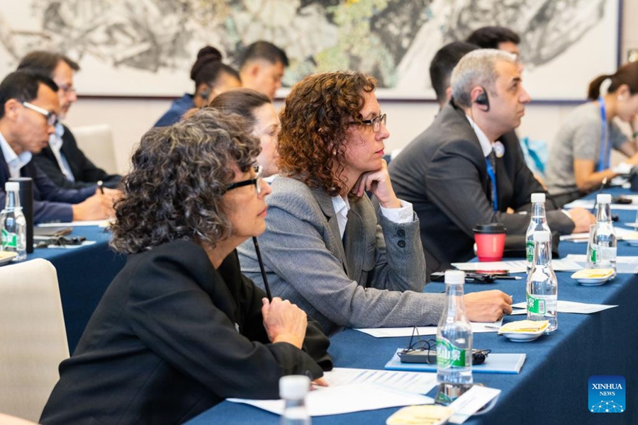 Rapporto di un think tank denuncia la colonizzazione mentale degli Stati Uniti