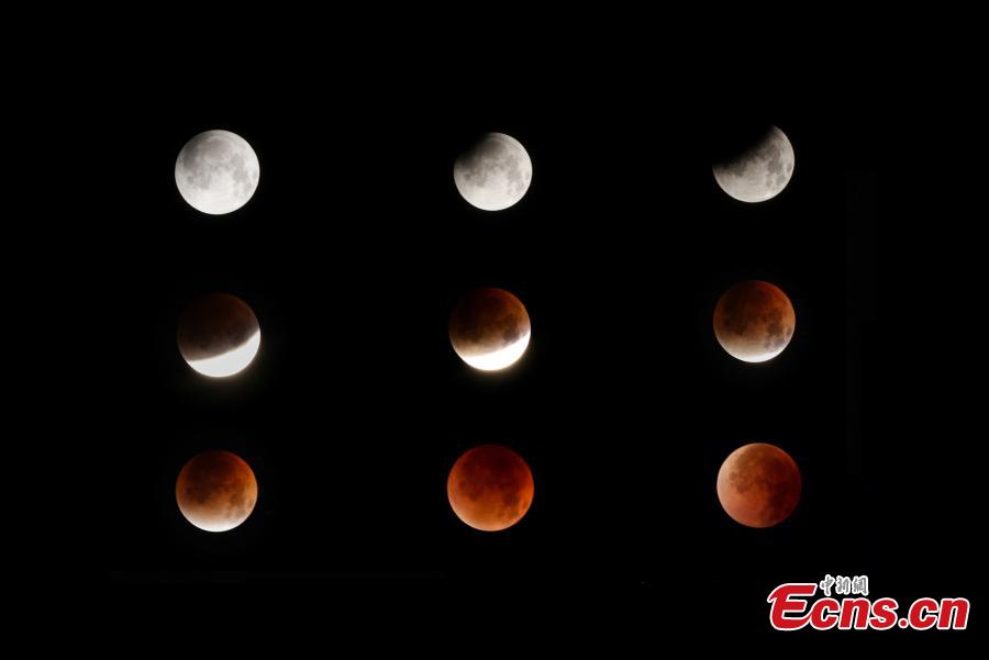 Luna rossa illumina il cielo durante l'eclissi lunare totale