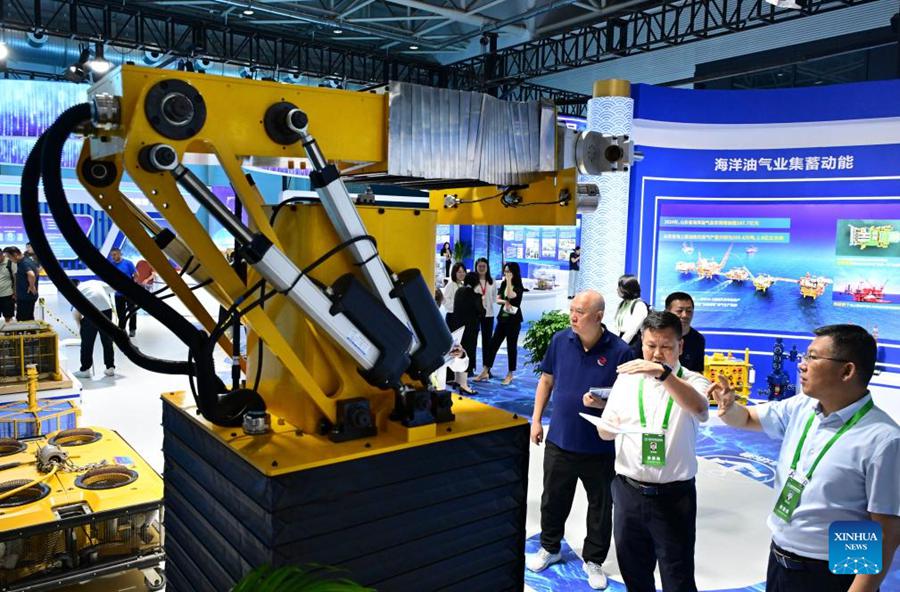 Visitatori alla East Asia Marine Expo 2025 a Qingdao, provincia dello Shandong, Cina orientale. (8 settembre 2025 – Xinhua/Li Ziheng)